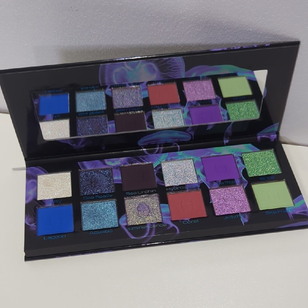 Unearthly Don’t be jelly palette. Blue and Purple Eyeshadow Palette Bold Shimmer
